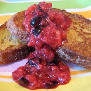 cinnamon-french-toast-with-berries.jpg