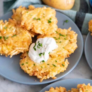 https://weelicious.com/wp-content/uploads/2008/12/Latkes-2-1-378x378.jpg