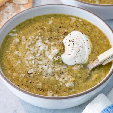 https://weelicious.com/wp-content/uploads/2009/04/Broccoli-Soup-4-378x378.jpg