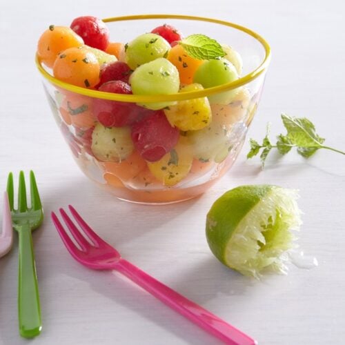 https://weelicious.com/wp-content/uploads/2009/06/Summer-Fruit-Salad-2-500x500.jpg