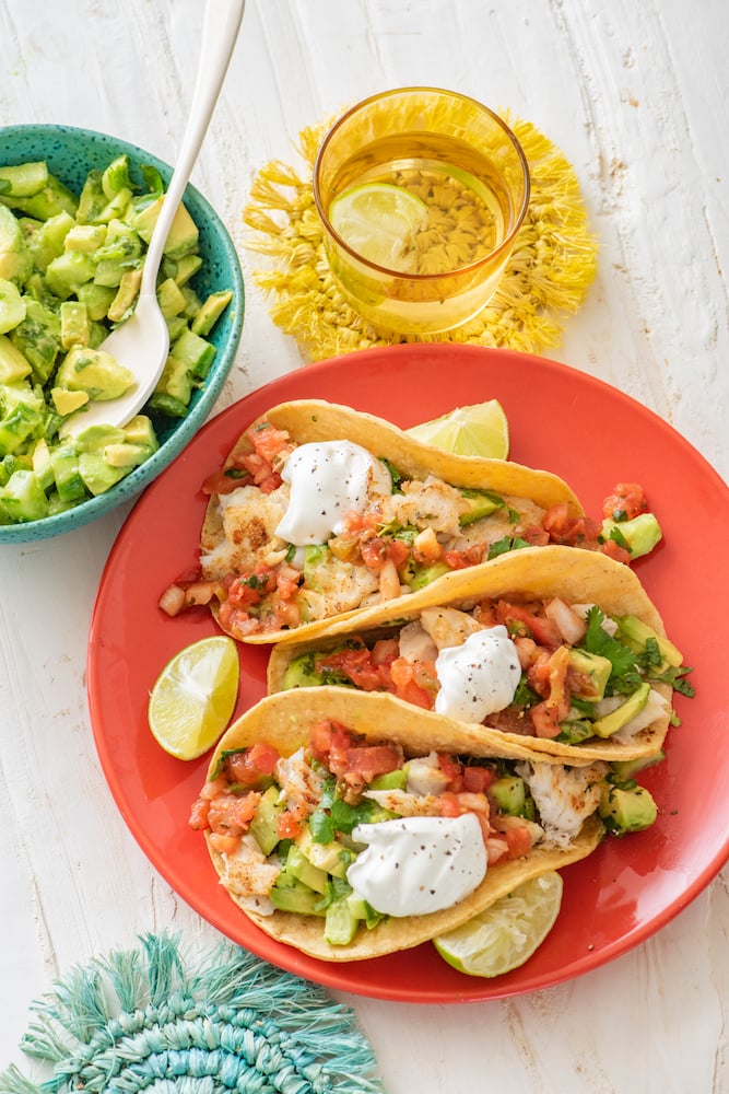 https://weelicious.com/wp-content/uploads/2009/07/Fish-Tacos-1-1.jpg