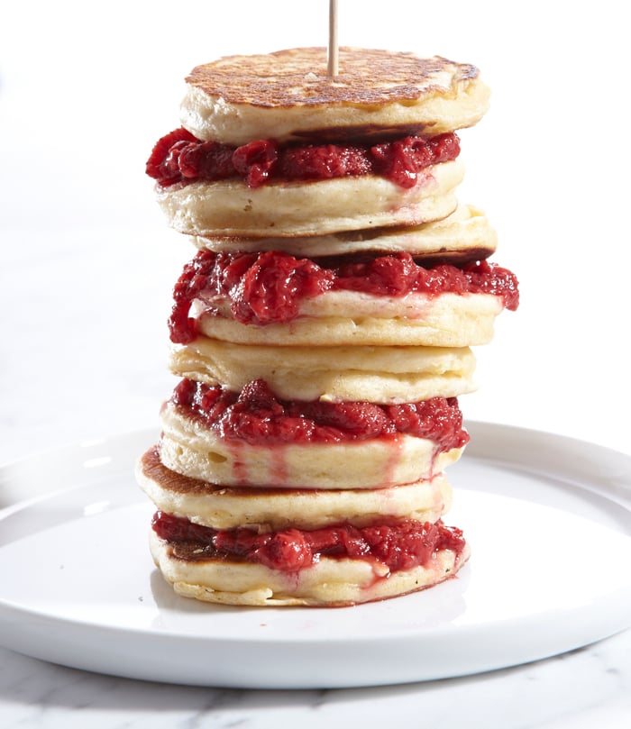 https://weelicious.com/wp-content/uploads/2010/08/PBJ-Pancakes-Sammies-1.jpg