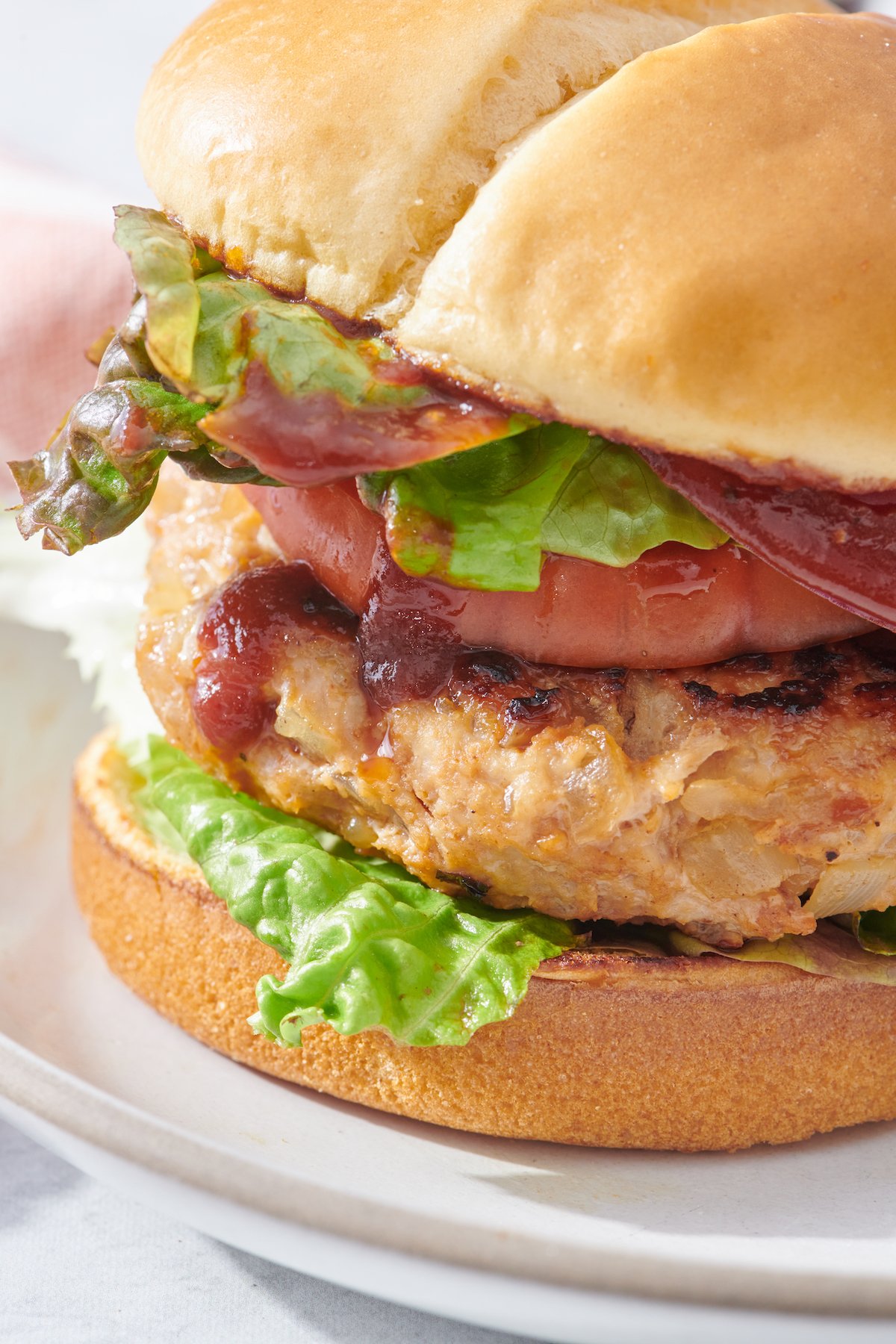 BBQ chicken burgers with toppings