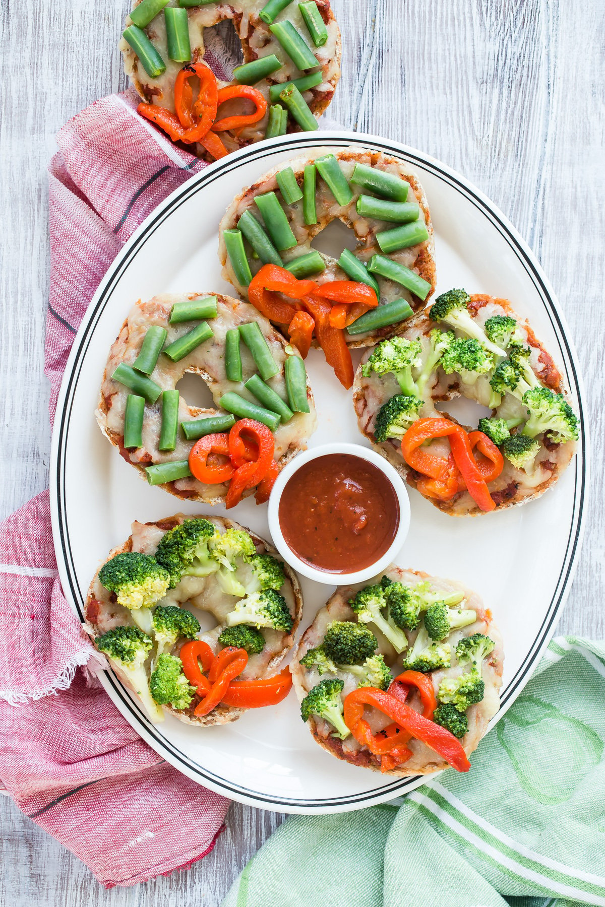 Whole Wheat Bagel Wreath Pizza from Weelicious.com