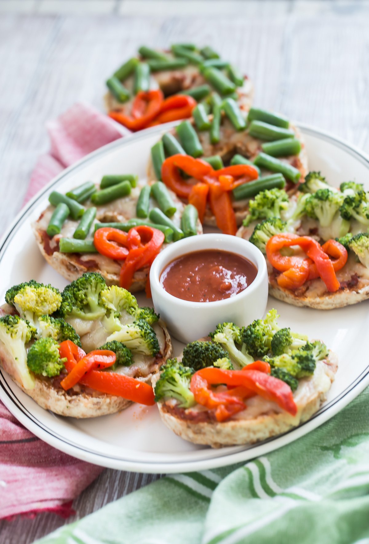 Whole Wheat Bagel Wreath Pizza from Weelicious.com