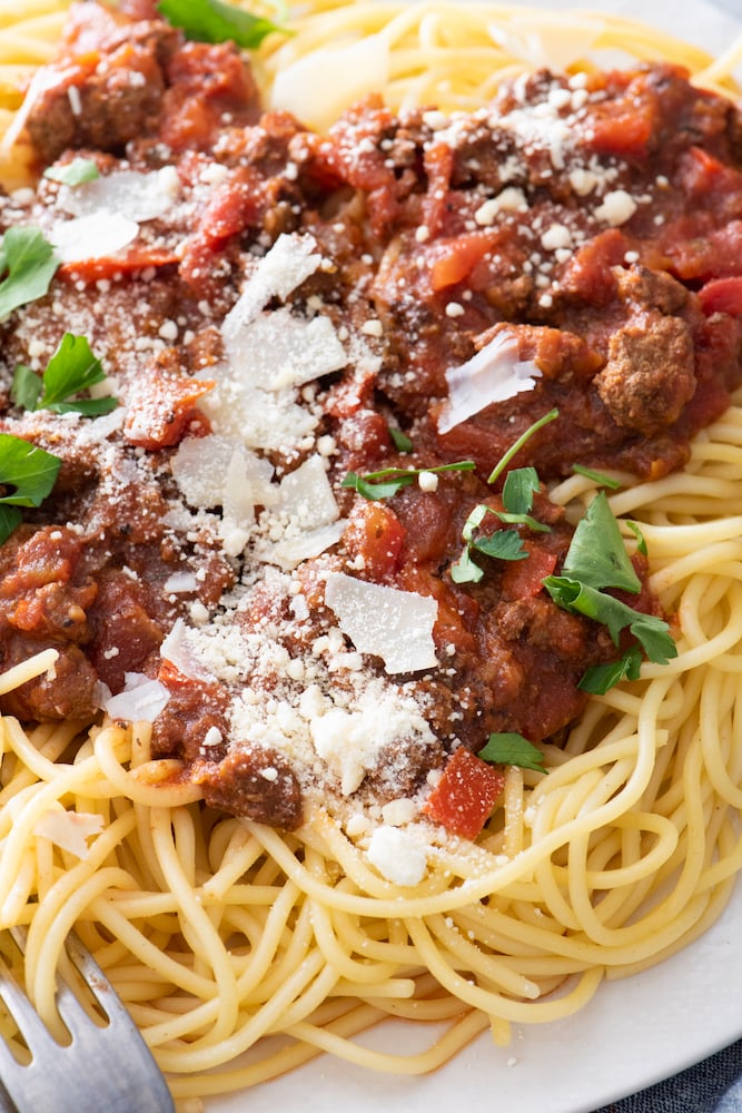 https://weelicious.com/wp-content/uploads/2012/01/Crock-Pot-Meaty-Pasta-Sauce-5-1.jpg
