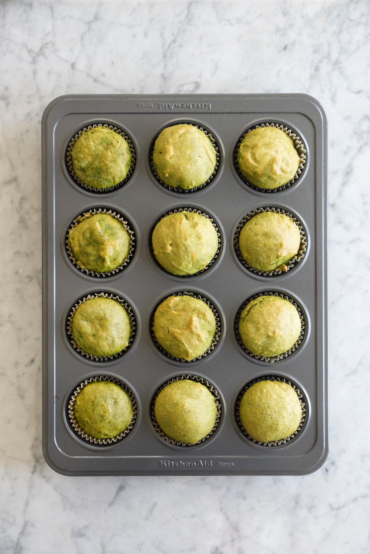 https://weelicious.com/wp-content/uploads/2012/01/Spinach-Cake-Muffins-1.jpg