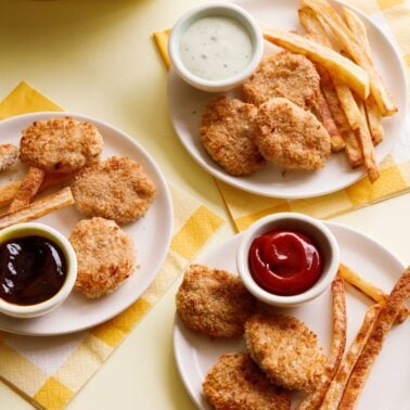 https://weelicious.com/wp-content/uploads/2012/03/Easy-Chicken-Nuggets-1-2-378x378.jpg