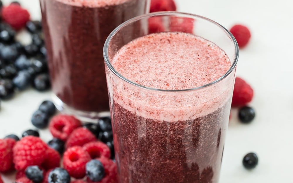 https://weelicious.com/wp-content/uploads/2013/01/Berry-Green-Smoothie-thumbnail-1.jpg