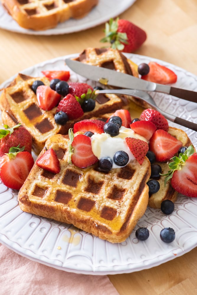 https://weelicious.com/wp-content/uploads/2013/02/Waffle-French-Toast-3-1.jpg