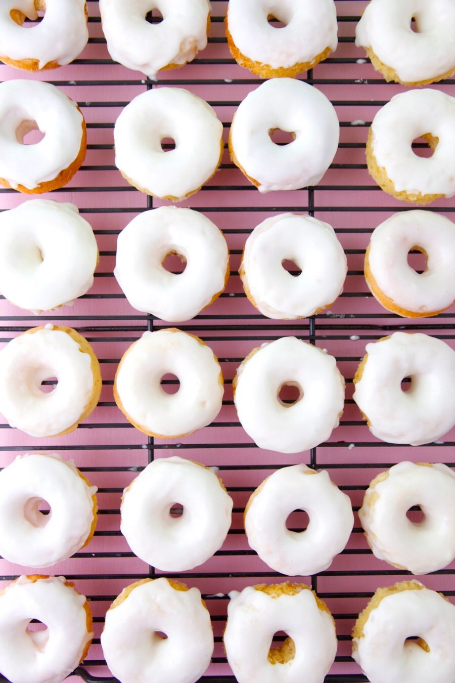 Mini Donut Maker, Cooks 7 Donuts in Minutes