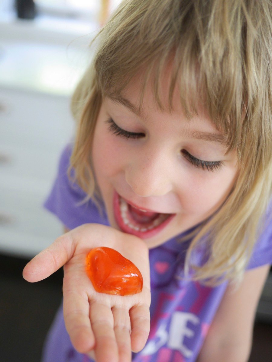 Vegan Strawberry Jello Hearts from Weelicious for @CAStrawberries #StrawberryRed