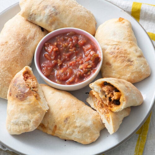 https://weelicious.com/wp-content/uploads/2014/11/Mexican-Pizza-Pockets-9-1-500x500.jpg