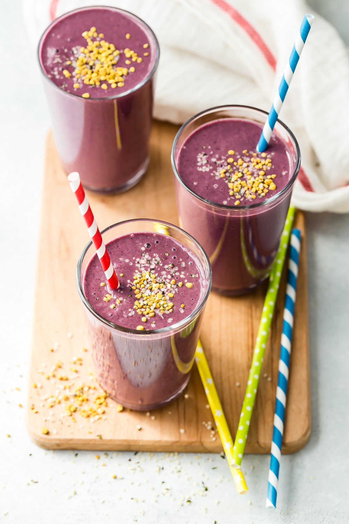 https://weelicious.com/wp-content/uploads/2015/01/Crazy-Healthy-Smoothie-2-1.jpg