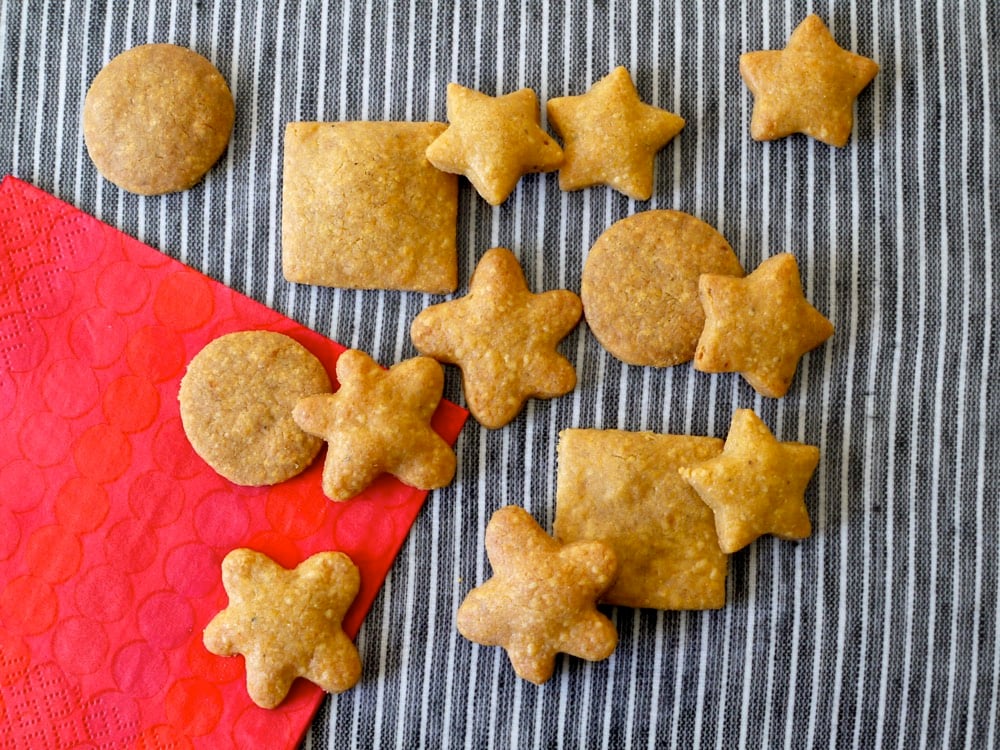 Whole Wheat Cheddar Crackers from Weelicious