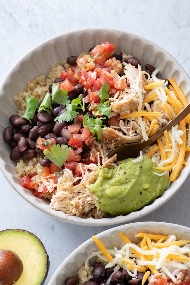 https://weelicious.com/wp-content/uploads/2015/04/Slow-Cooker-Chicken-Burrito-Bowls-5-1.jpg