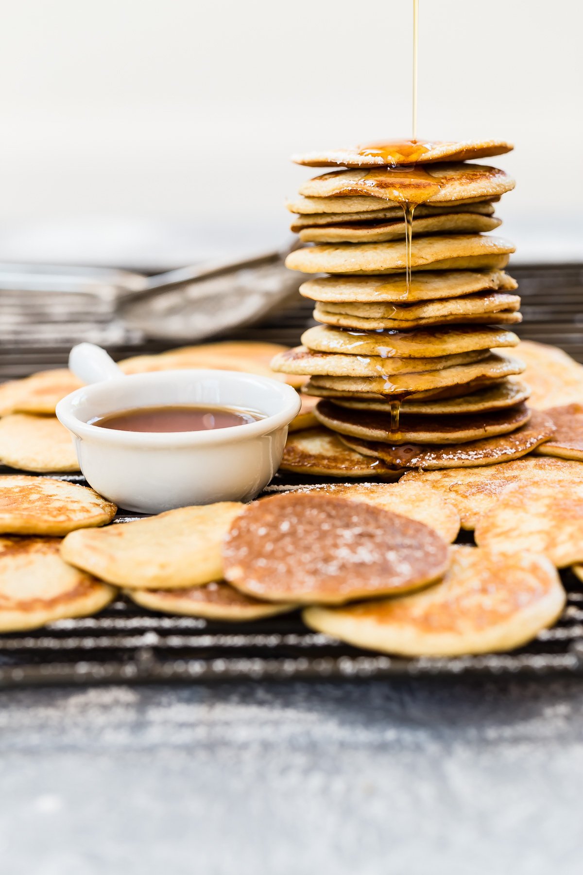 https://weelicious.com/wp-content/uploads/2015/11/Gluten-Free-Banana-Pancakes-2-1.jpg