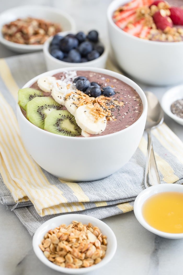 How To Make A Healthy Homemade Acai Bowl — Bless this Mess