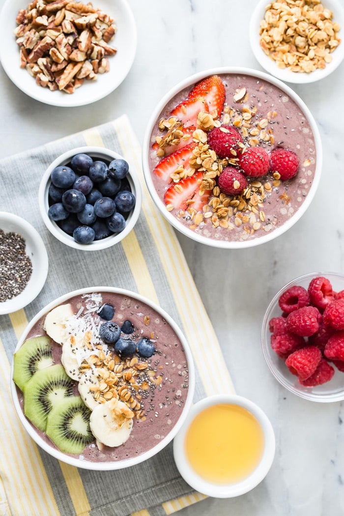 https://weelicious.com/wp-content/uploads/2016/08/Acai-Bowls-1-1.jpg