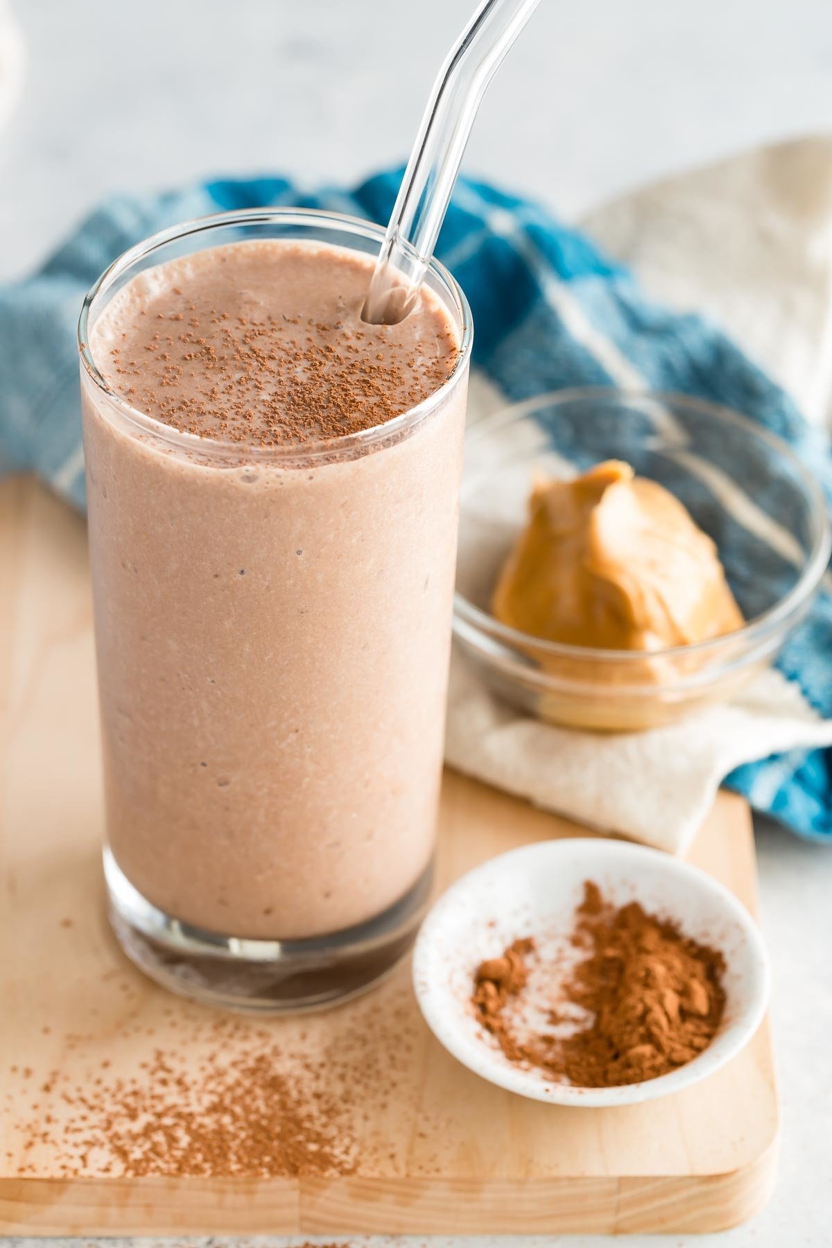 Chocolate Peanut Butter Smoothie (6 Ingredients!)- Chef Savvy