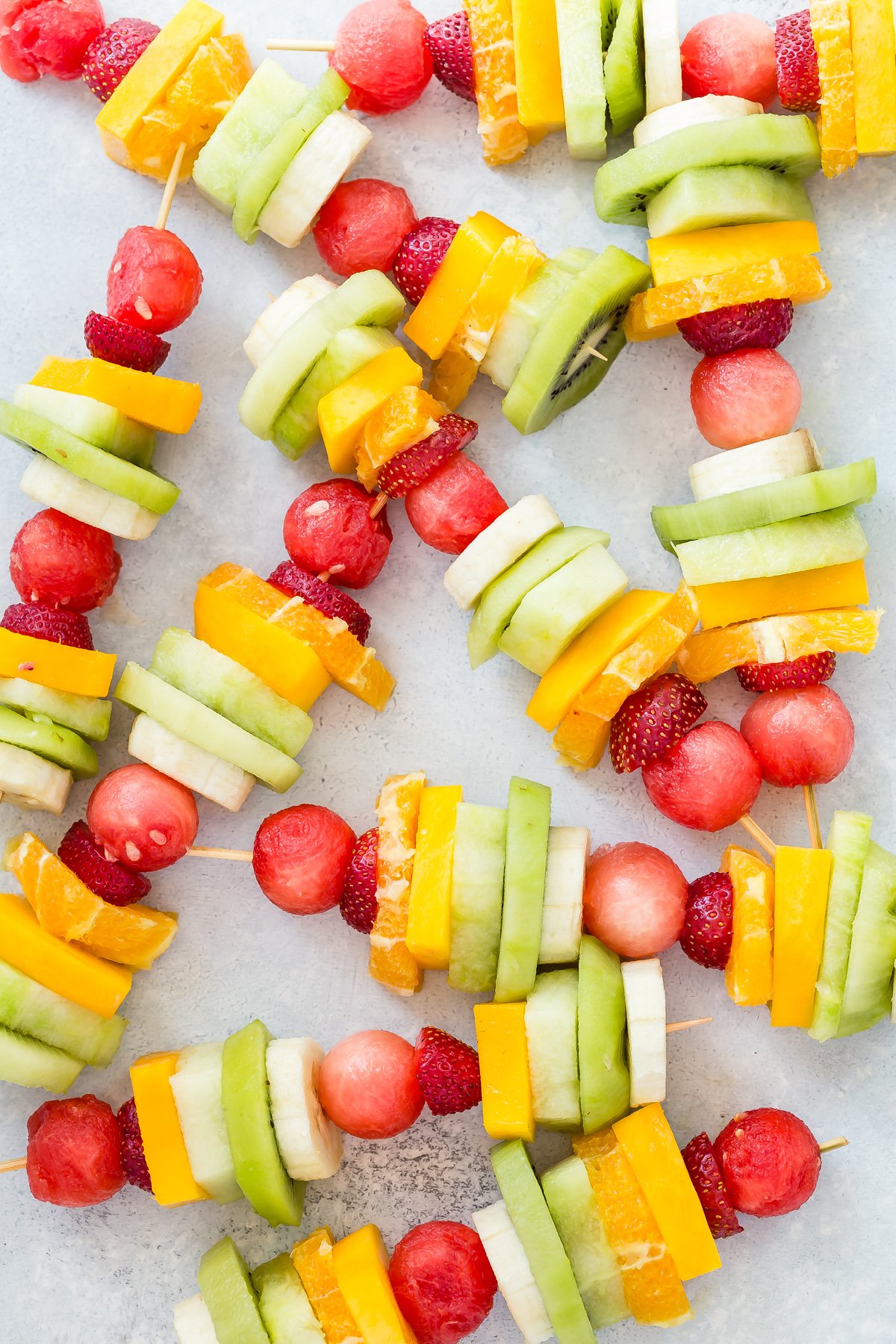 Easy Rainbow Fruit Skewers {Fruit Kabobs}