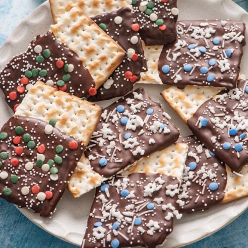 チョコマル Chocolate Dipped Matzah with Sprinkles - Weelicious
