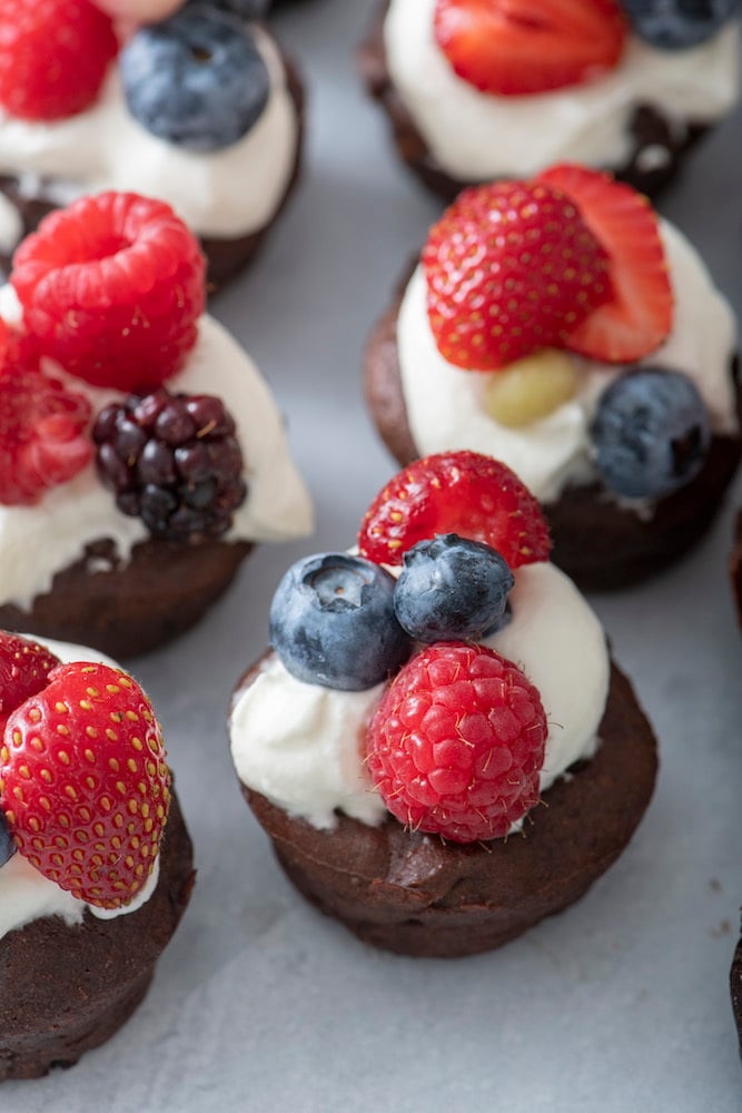 Toffifee Brownie Bites Recipe » LeelaLicious
