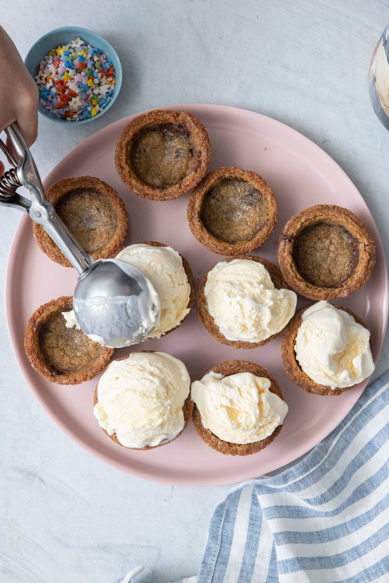 chocolate chip cookie cups