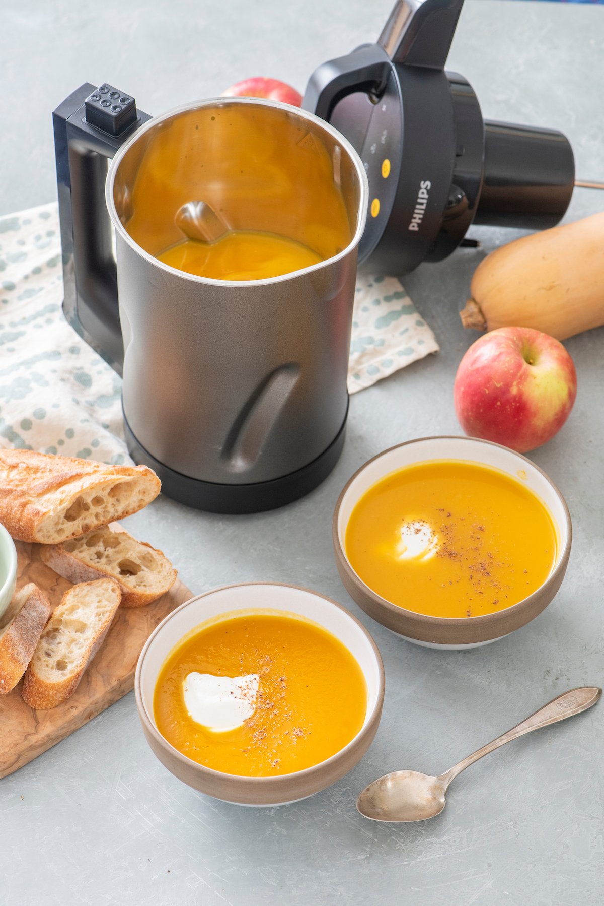 https://weelicious.com/wp-content/uploads/2023/09/Butternut-Squash-and-Apple-Soup-8.jpg