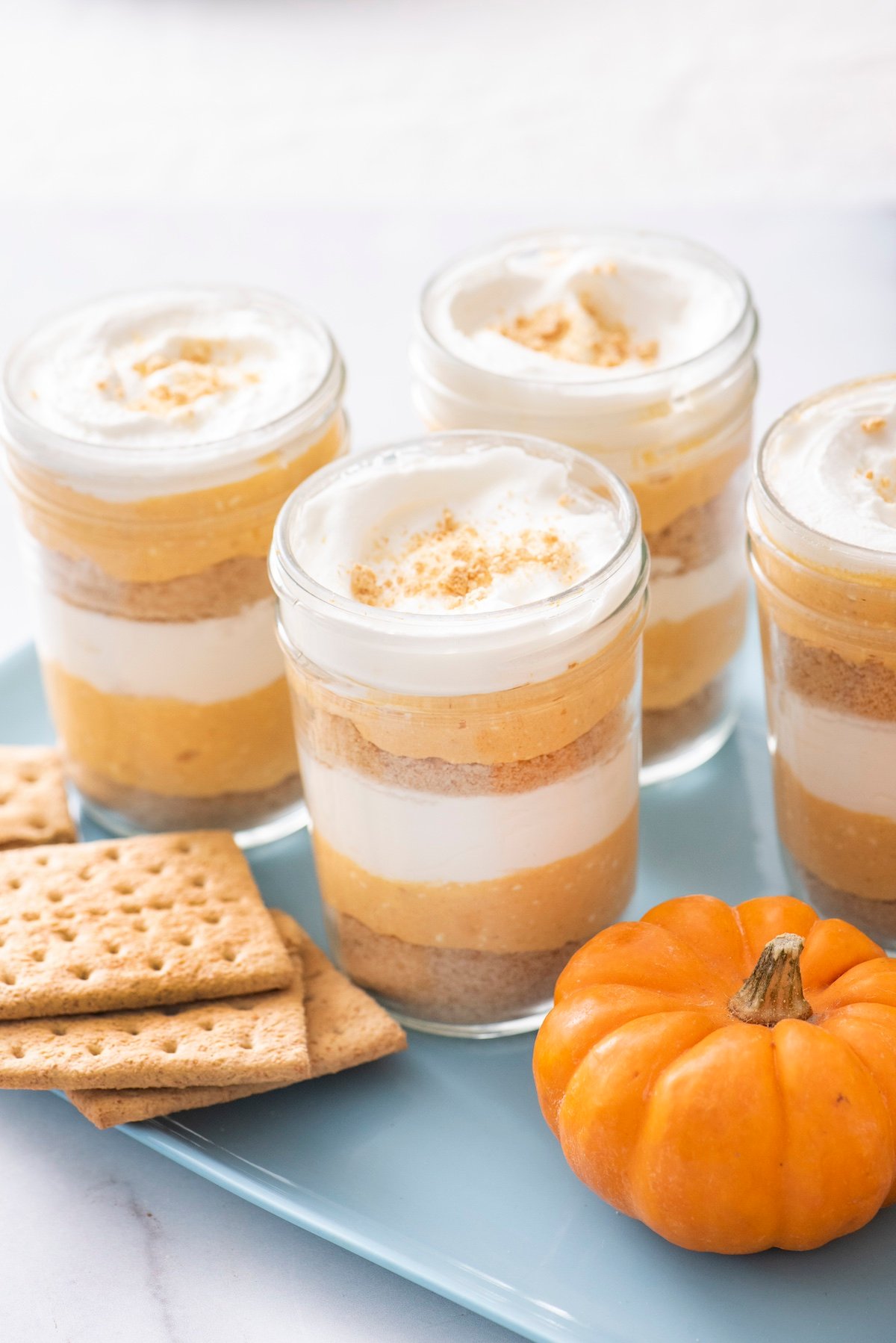 Jars of pumpkin pie parfaits.