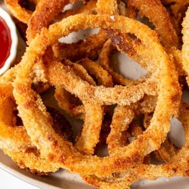 Onion rings on a plate.